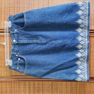 Crossroads jean skirt w/tan embroidered border